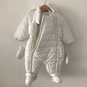 Ovale baby snow suit white size 2